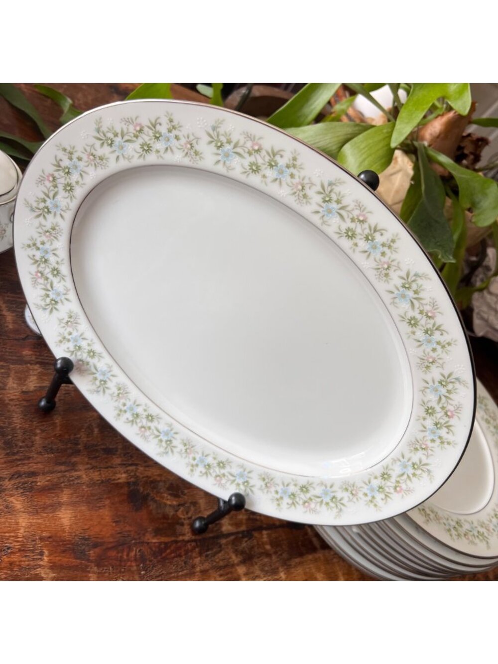 Noritake Savannah 13 3/4" Oval Serving Platter #2031 Floral White Green Platinum